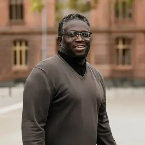 Ayodeji Olusanmi – Dozent für Deutschkurse bei LECTOR Ayodeji Olusanmi, Dozent und Kursleiter für Deutschkurse bei LECTOR