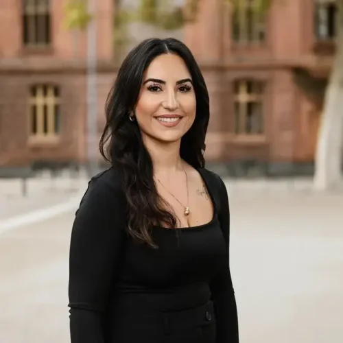 Dilara Temel – LECTOR Sekretariat und Verwaltung Dilara Temel, Sekretariat und Verwaltung bei der LECTOR Sprachschule