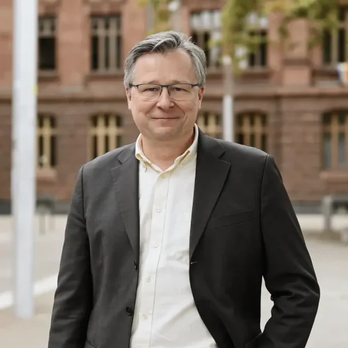 Deutschlehrer an der LECTOR Sprachschule Saarbrücken Deutschlehrer an der LECTOR Sprachschule in Saarbrücken